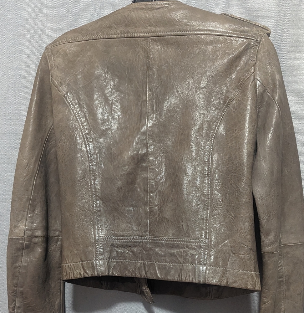 Small leather jacket - Picture 2 of 7